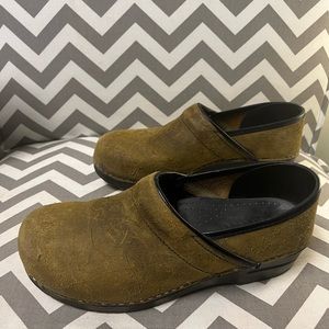 Sanita Sueded Brown Clogs
